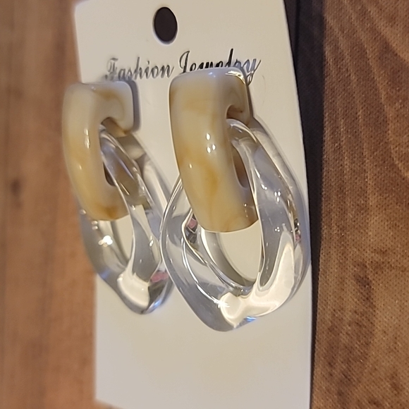 Hollow Drop Clear Earrings - Picture 6 of 9